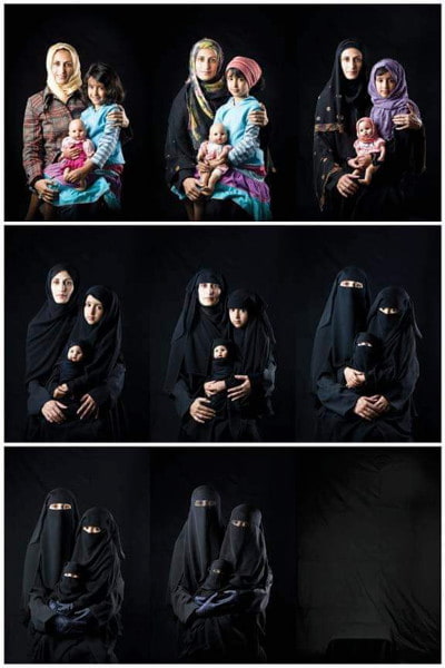 la splendida immagine della fotografa yemenita Boushra Almutawakel, che mostra la progressiva scomparsa delle donne afghane dalla scena del mondo