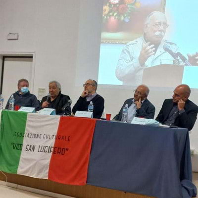 da sinistra <b>Tino Curreli</b>, lo scrittore <b>Nino Nonnis</b>, il Sindaco di Cagliari <b>Paolo Truzzu</b>, <b>Giuseppe Articolo</b> e <b>Toto Sirigu</b>