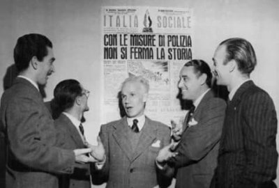 anni '50, al centro <b>Augusto De Marsanich</b>, sulla destra <b>Arturo Michelini</b> e <b>Giorgio Almirante</b>, sulla sinistra <b>Gianni Roberti</b> e <b>Roberto Mieville</b>, primo segretario giovanile del Msi