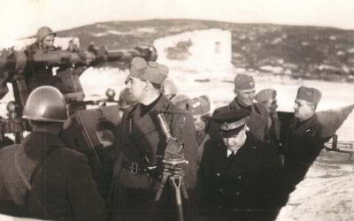 Capo Sant'Elia, febbraio 1942, il Gen. Galbiati ispeziona la centrale di tiro della Batteria C.135