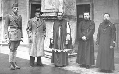 da destra padre <b>Luciano Usai</b>, due prelati romani, <b>Francesco Maria Barracu</b> e il Cap. <b>Achille Manso</b>