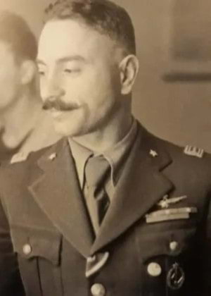 <b>Antonio Vizzotto</b> in alta uniforme dell'Aeronautica