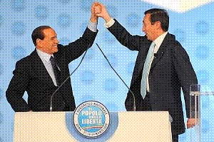 <b>Silvio Berlusconi</b> e <b>Gianfranco Fini</b> a un incontro dell'allora coalizione politica